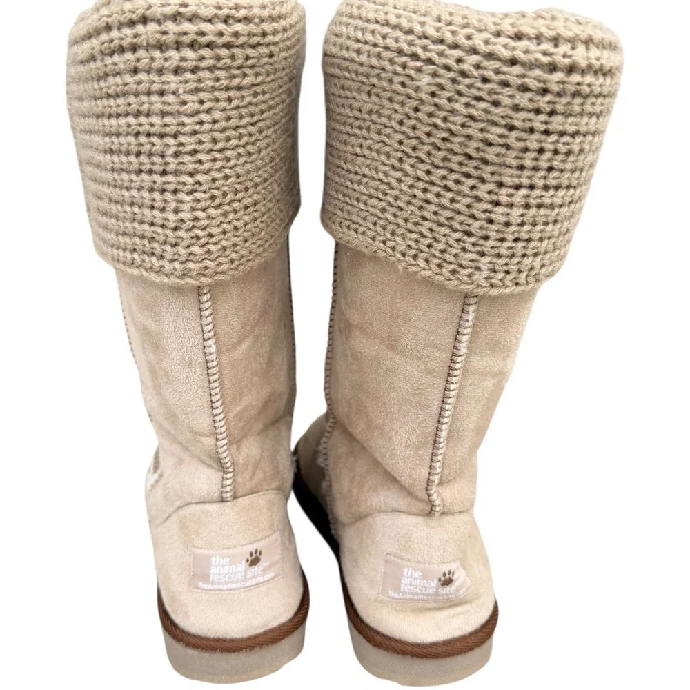 The Animal Rescue Site warm cozy light brown Paw Print women’s boots size 9